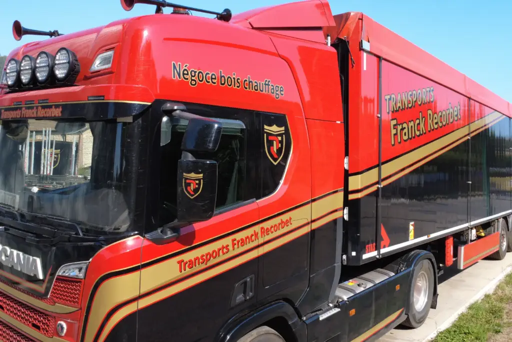 Camion à fond mouvant